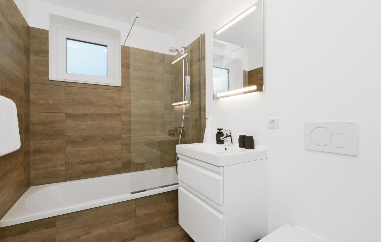 Gorgeous Home In Lembruch-Duemmer See With Kitchen מראה חיצוני תמונה